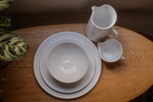 Grande assiette de présentation Bastide en céramique faite main 8 coloris
