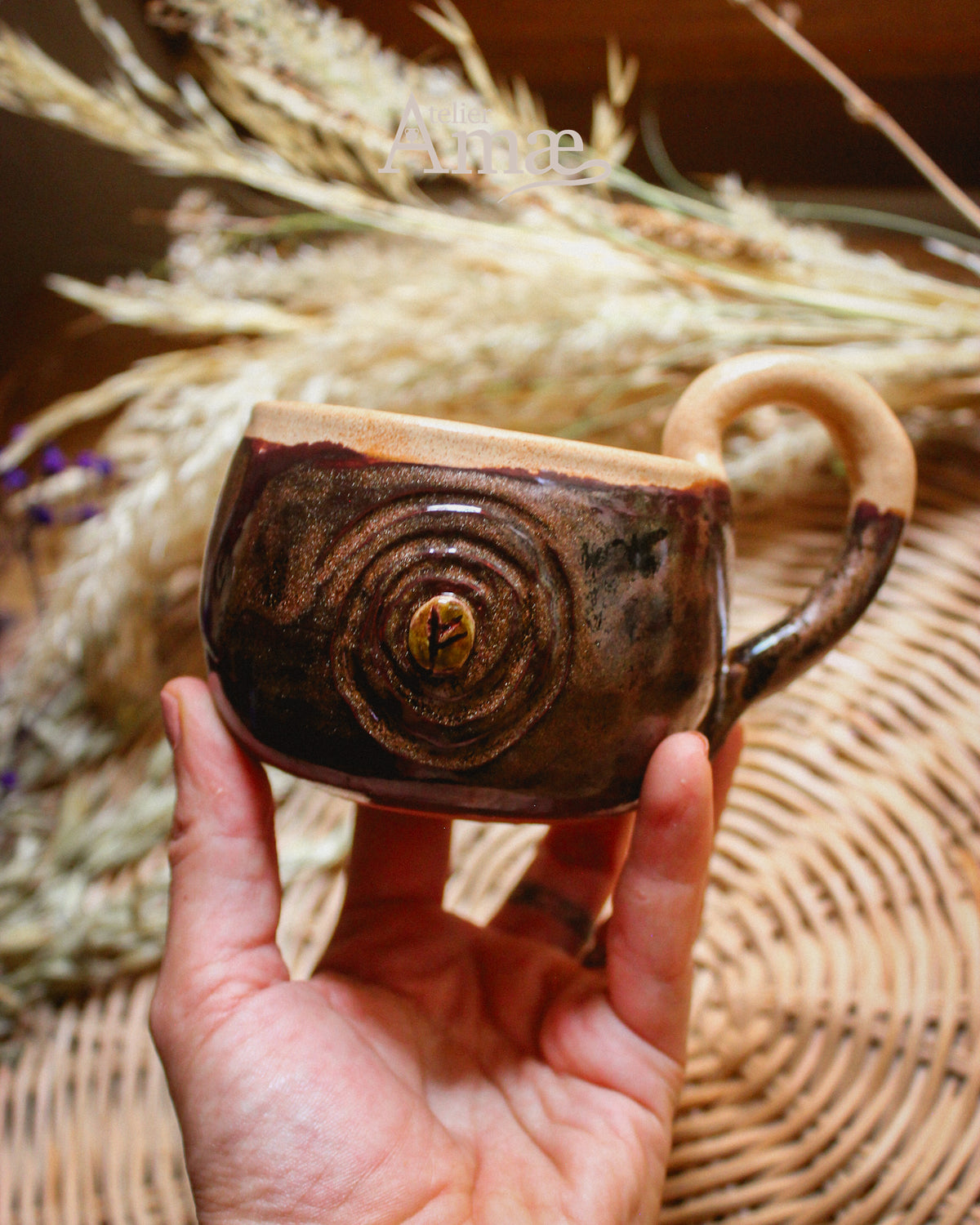 Tasse incrustée de la rune Fehu et sa Spirale