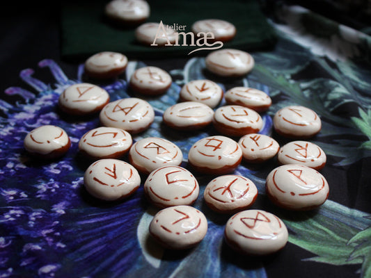 Set de 25 Runes ancien Futhark blanches - Runes divinatoires