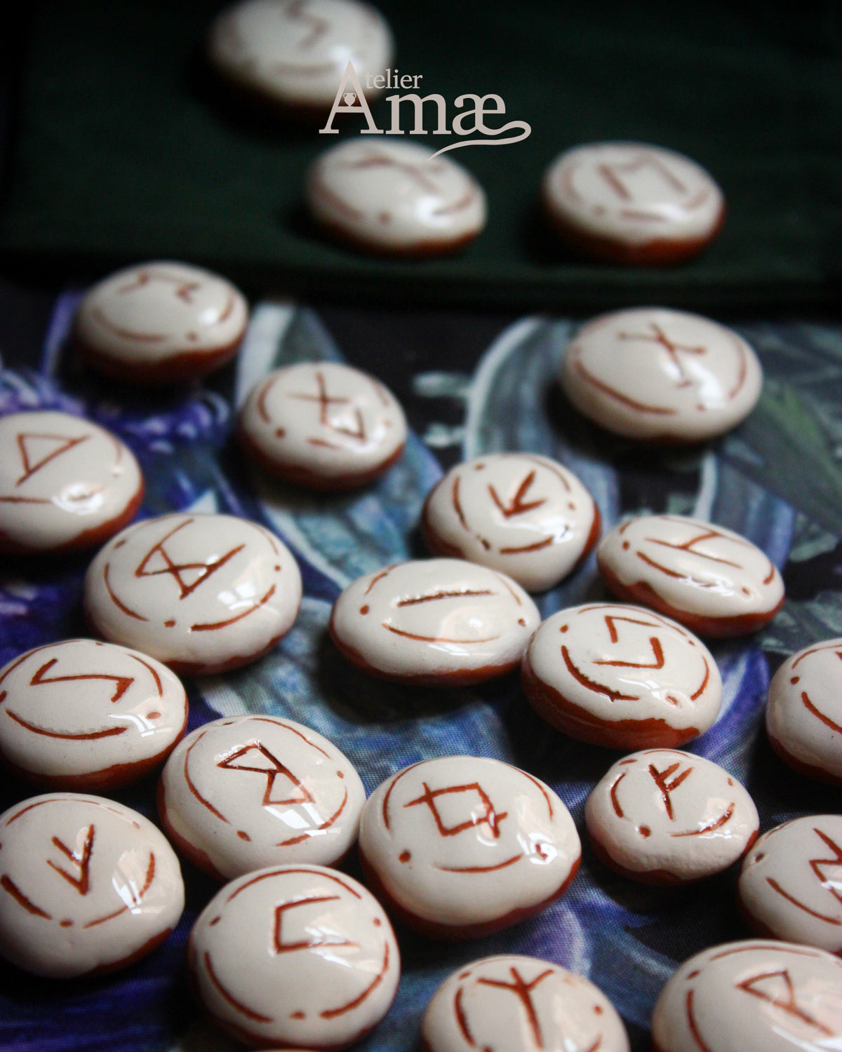 Set de 25 Runes ancien Futhark blanches - Runes divinatoires