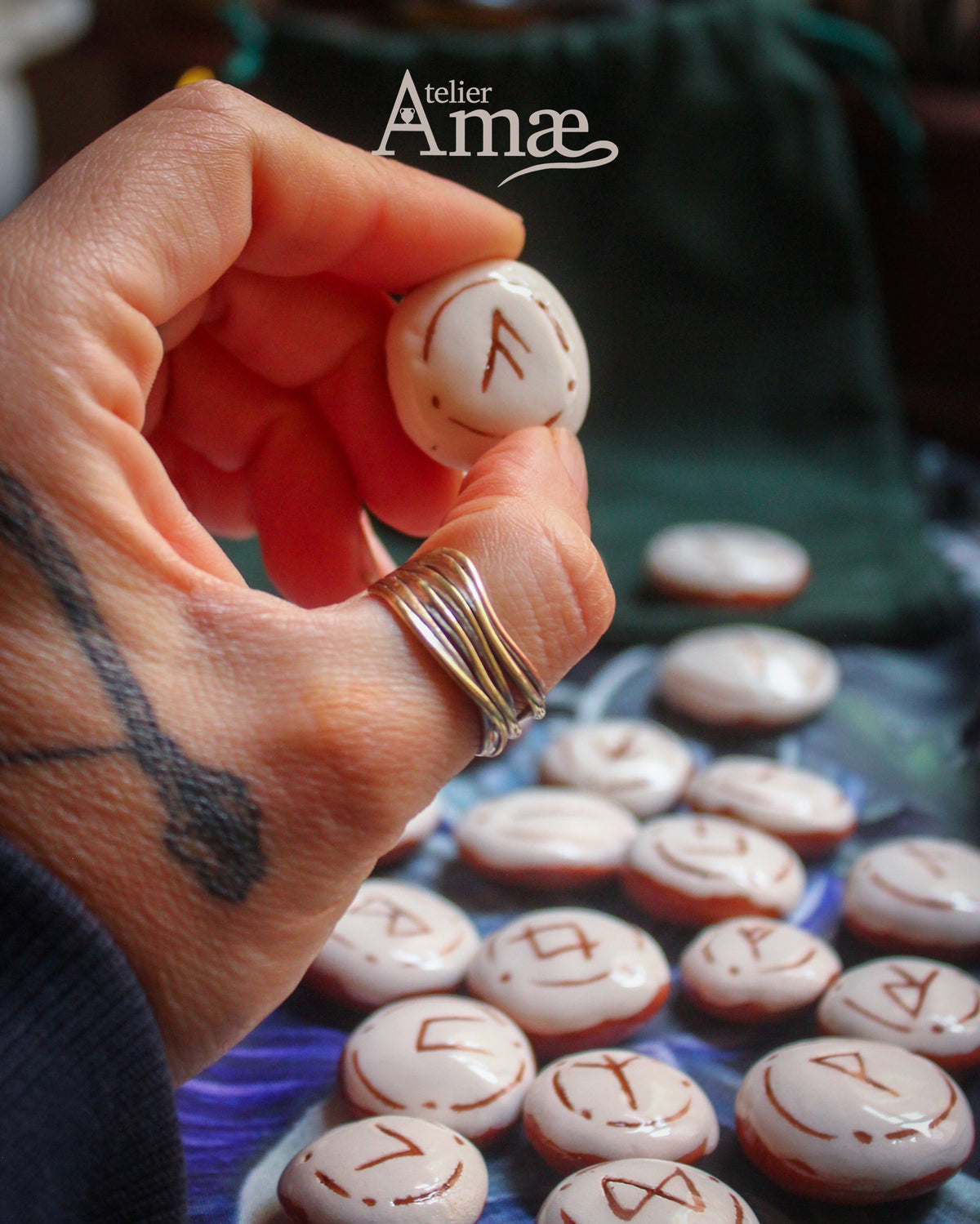 Set de 25 Runes ancien Futhark blanches - Runes divinatoires
