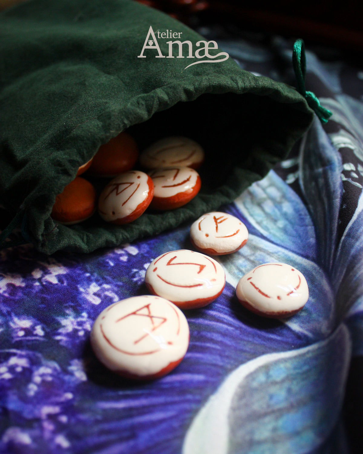 Set de 25 Runes ancien Futhark blanches - Runes divinatoires